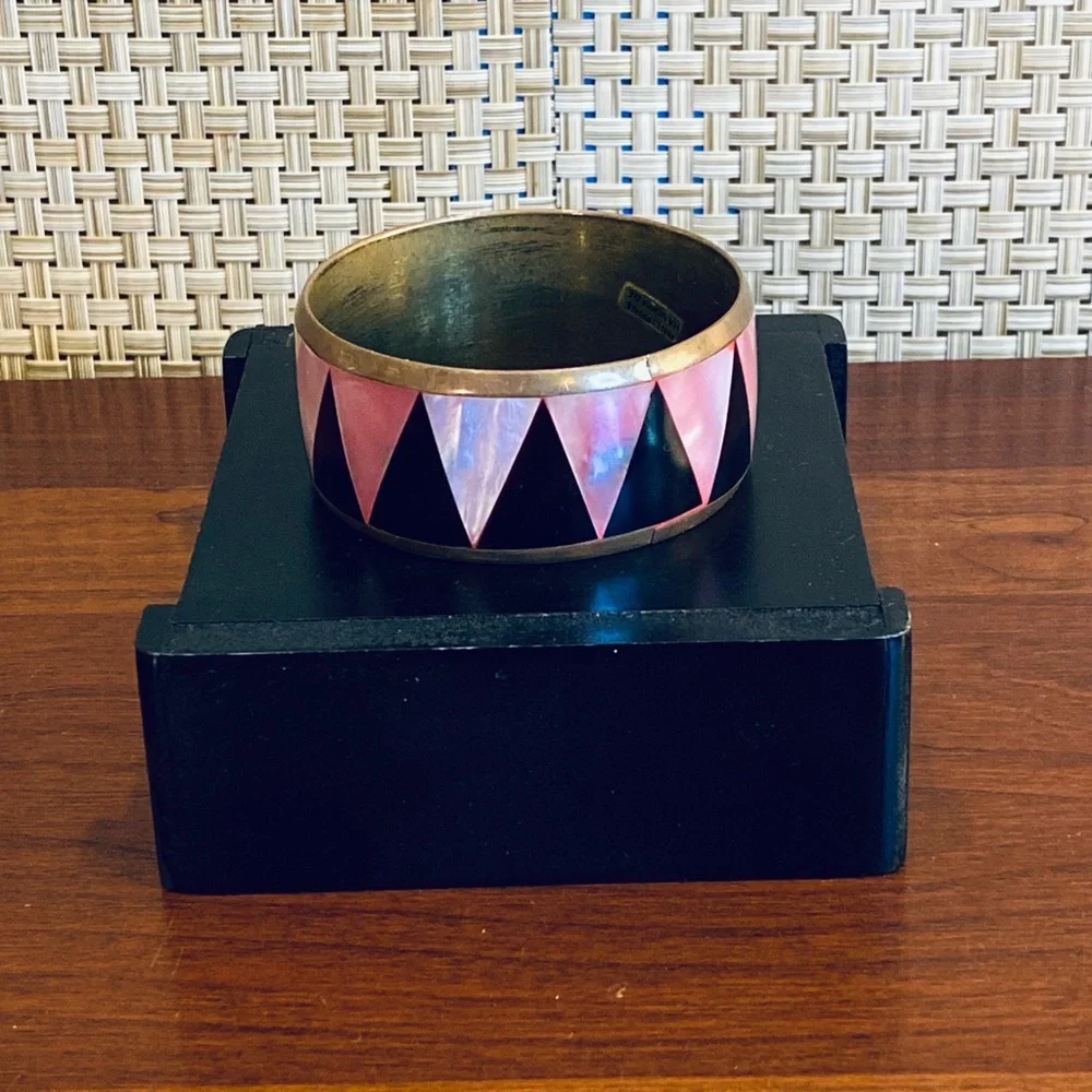 🌟12xHP🌟VTG 1980s-90s Pink Mother of Pearl Black Onyx Brass Bangle Philippines - Picture 2 of 6